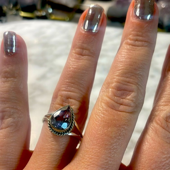 Gorgeous tear drop large amethyst gemstone ring in size 9 in 925 sterling - Picture 3 of 10